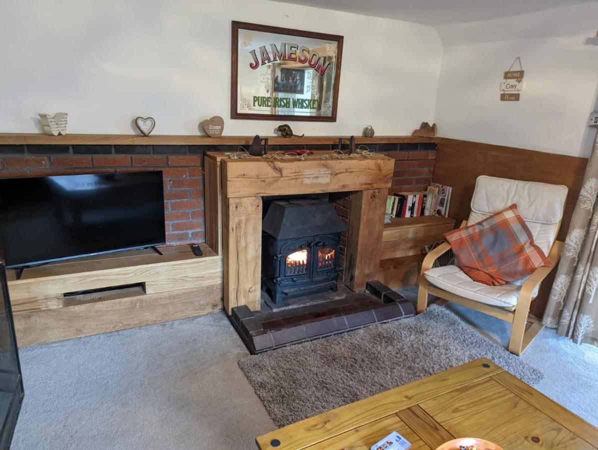 Beautiful Rural With Secure Garden Holiday home Bradley (Staffordshire)