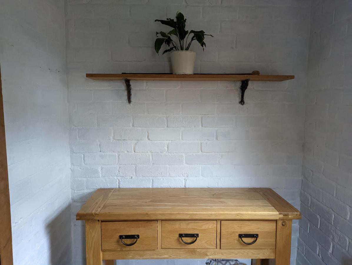 Beautiful Rural With Secure Garden * Bradley (Staffordshire)