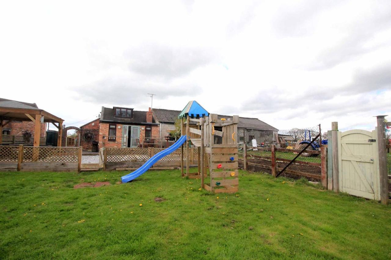 Beautiful Rural With Secure Garden Holiday home Bradley (Staffordshire)
